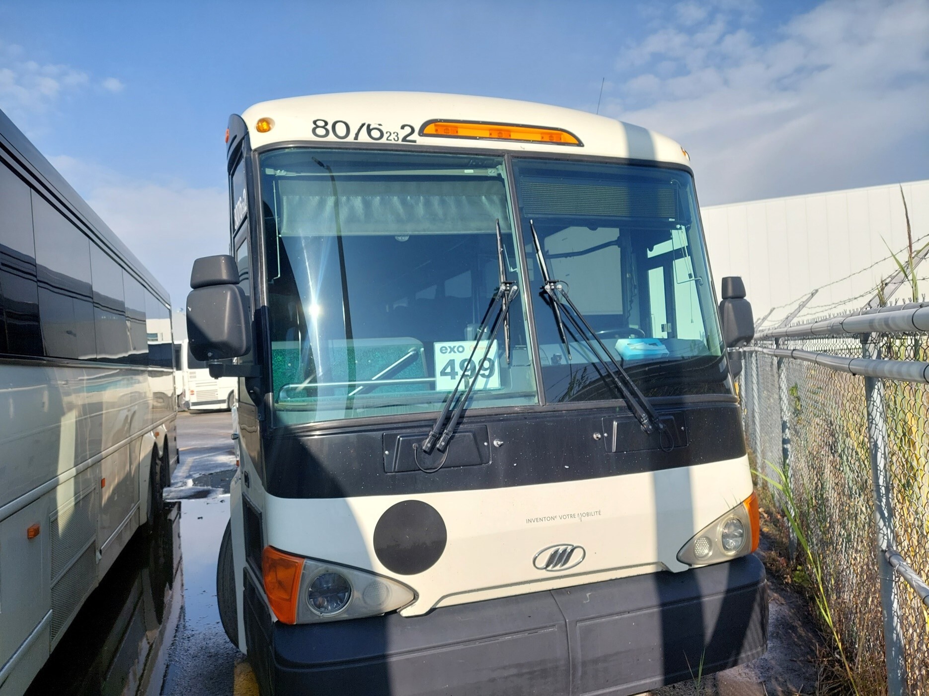 2012 MCI D-4500 MCI D-4500 WITH LIFT -GREAT CONDITION
