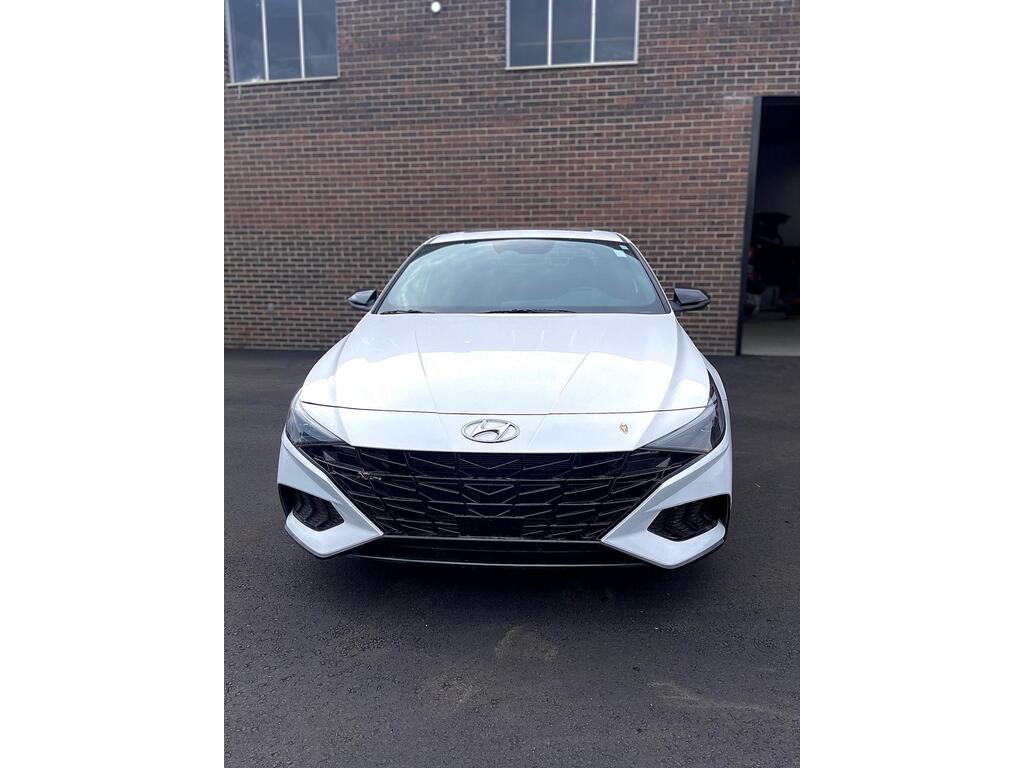 2023 Hyundai Elantra Luxury IVT