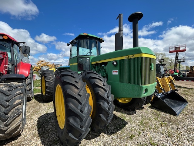 1977 John Deere 8430 