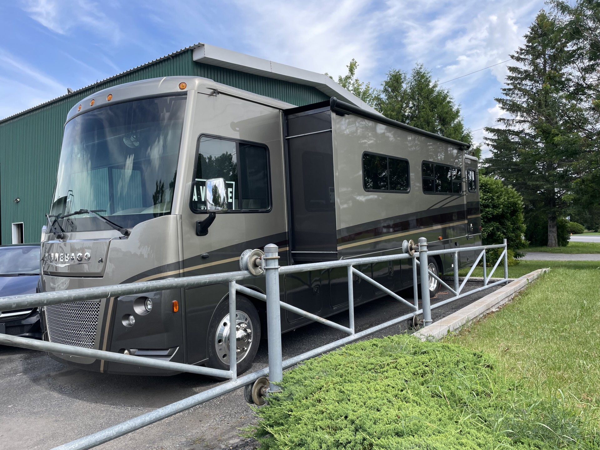 2022 Winnebago Adventurer 