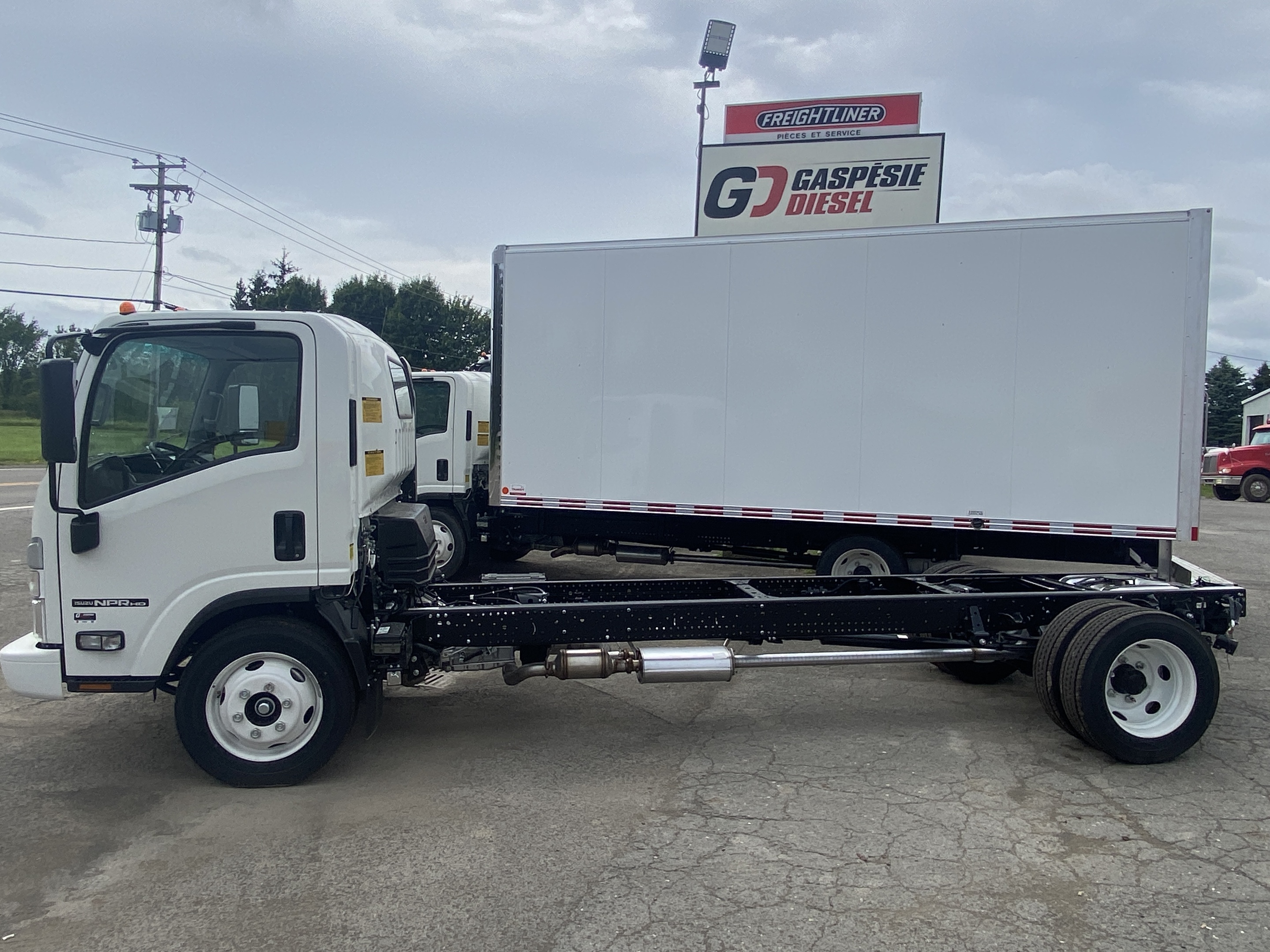 2025 Isuzu NPR HD 