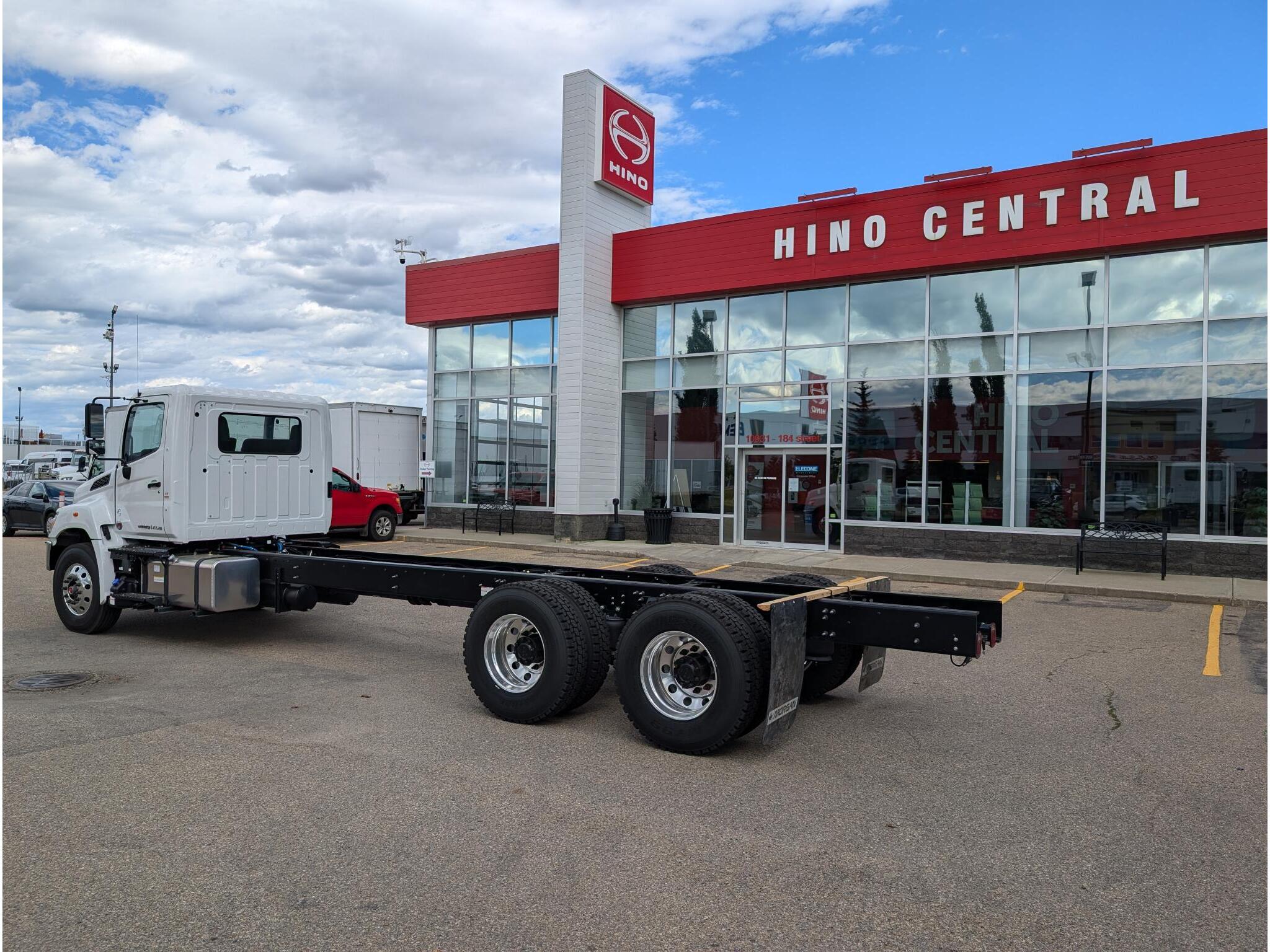 2025 Hino XL8 6x4 - 281