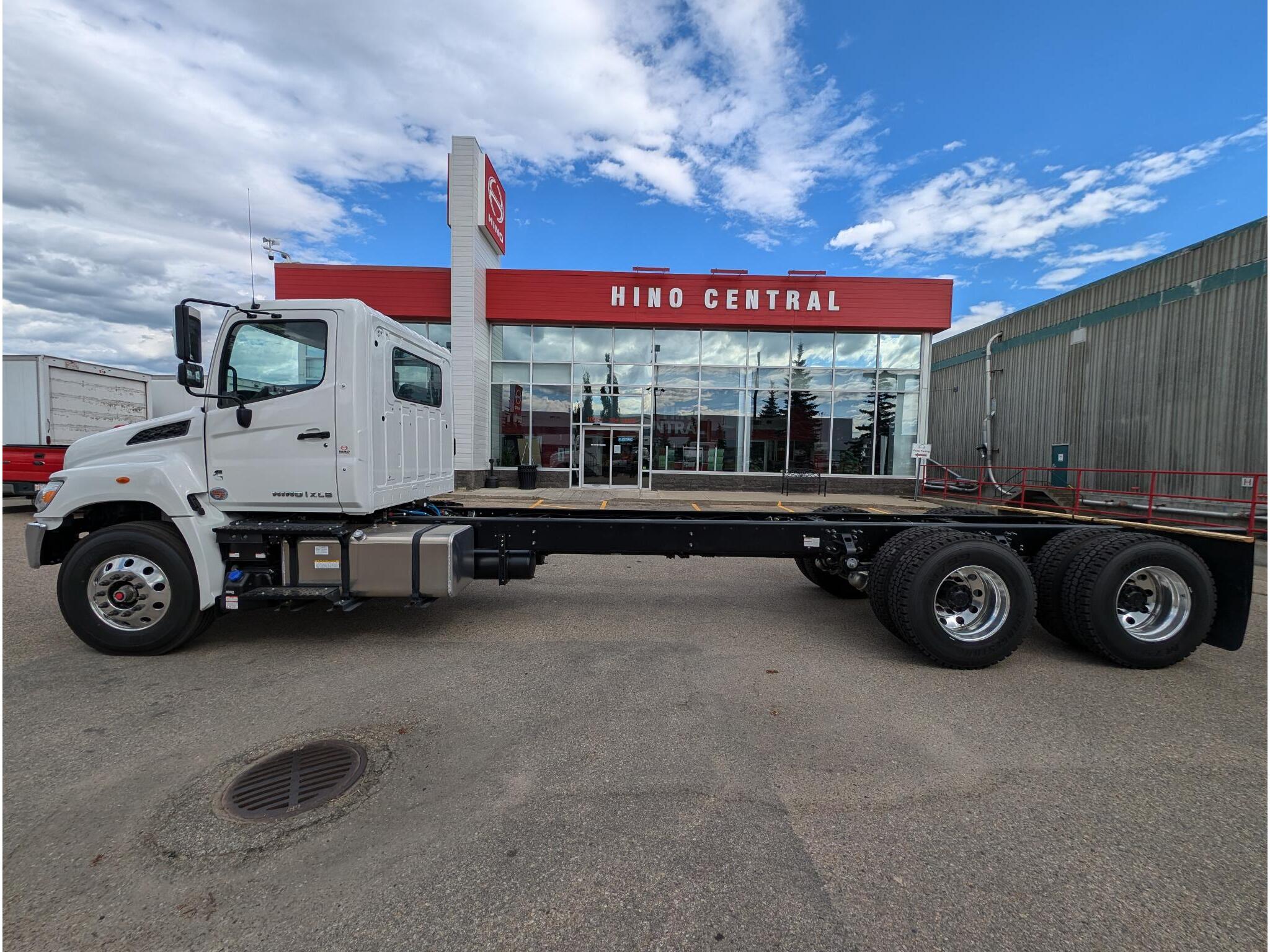 2025 Hino XL8 6x4 - 281