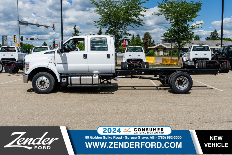 2025 Ford Super Duty F-650 Straight Frame BASE