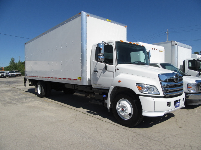 2023 Hino L7 CUMMINS DIESEL 26FT BOX/ PWR LIFTGATE/EXT WARRANTY