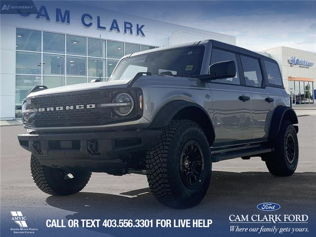2024 Ford Bronco Wildtrak Hard top with powder coated side steps
