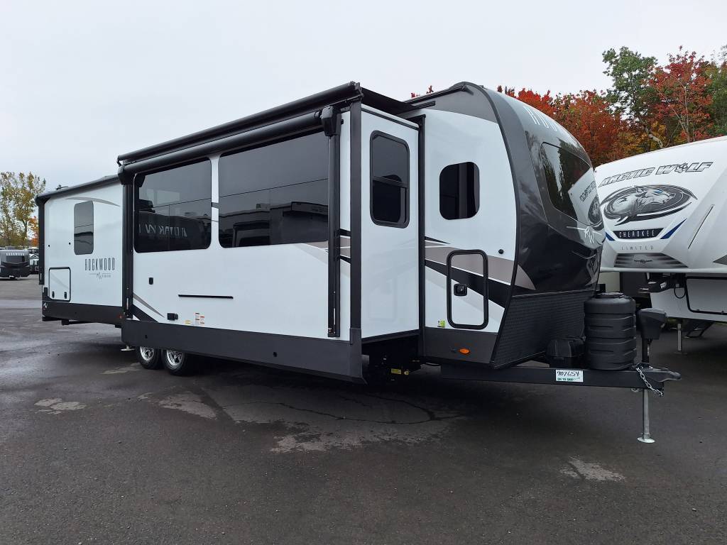2025 Rockwood Signature 8339FK 
