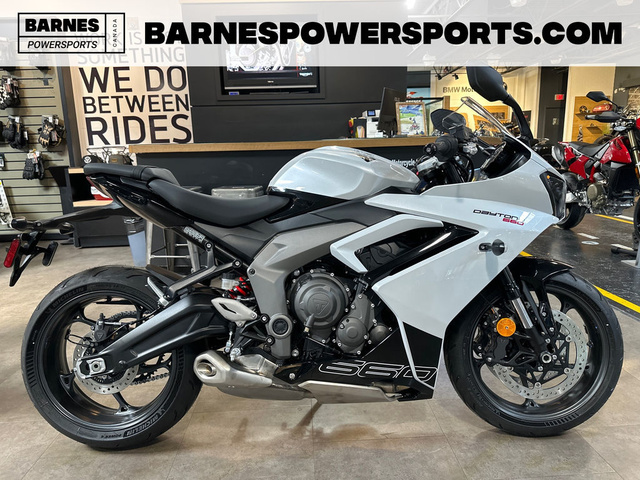 2025 Triumph Daytona 660 Snowdonia WhiteSapphire Black