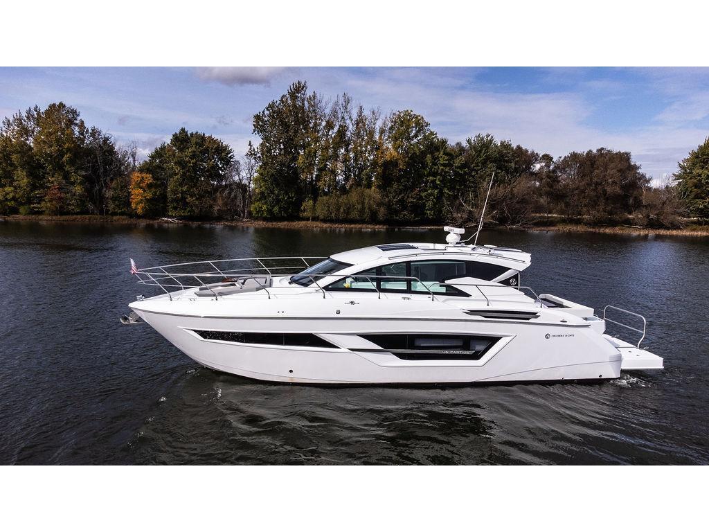 2023 Cruisers Yachts 46 CANTIUS 