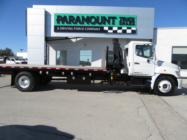 2023 Hino L7 CUMMINS DIESEL 22FT FLAT DECK WITH CRANE