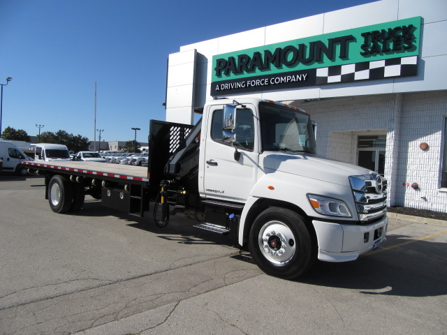 2023 Hino L7 CUMMINS DIESEL 22FT FLAT DECK WITH CRANE