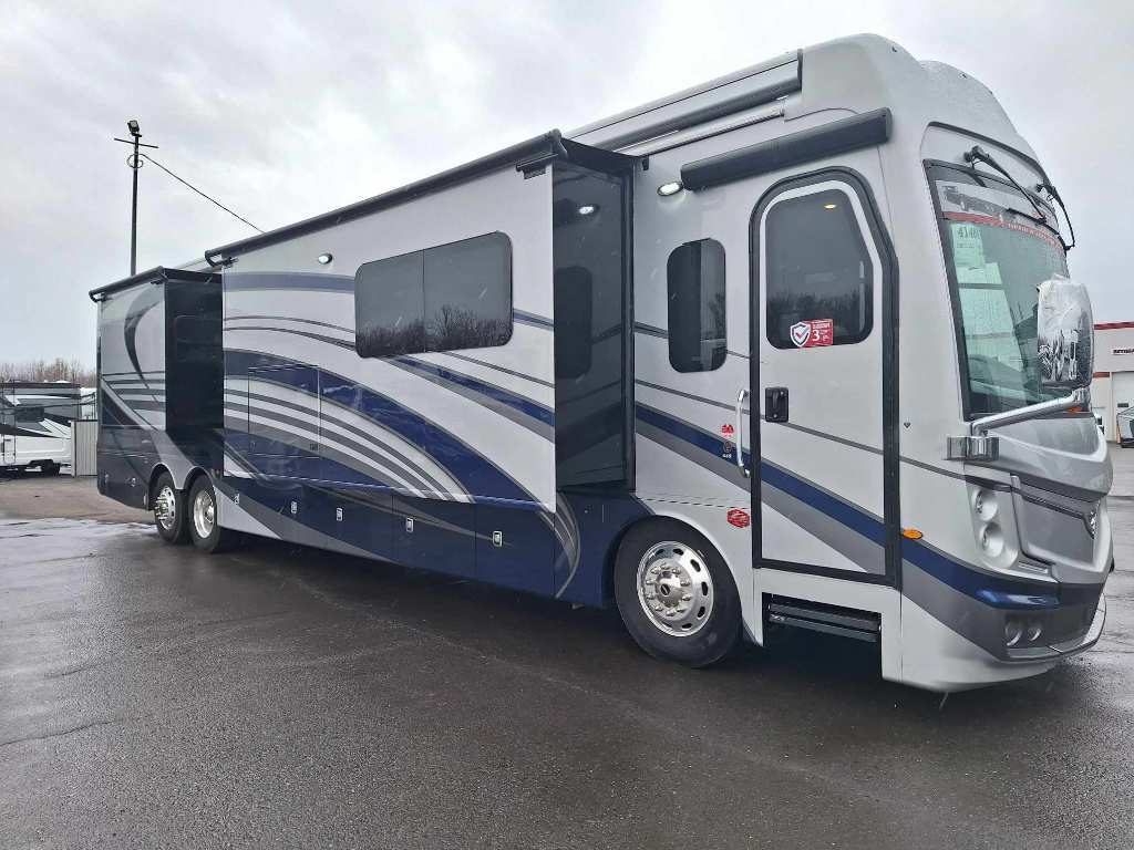 2024 Fleetwood Discovery LXE 44S DIESEL 