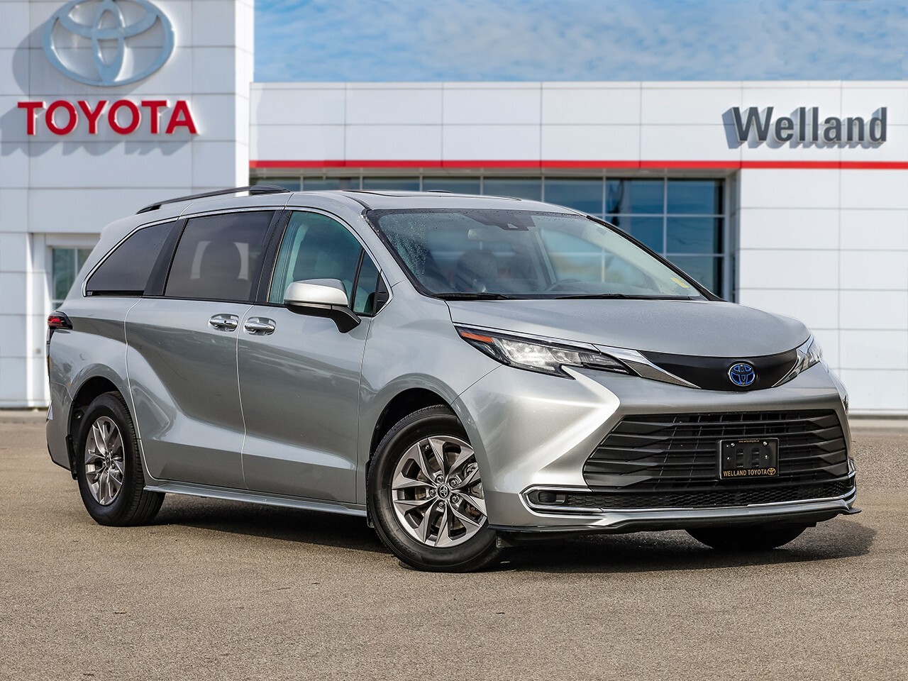 2023 Toyota Sienna XLE 8-Passenger HYBRID. APPLE CARPLAY/ANDROID AUTO