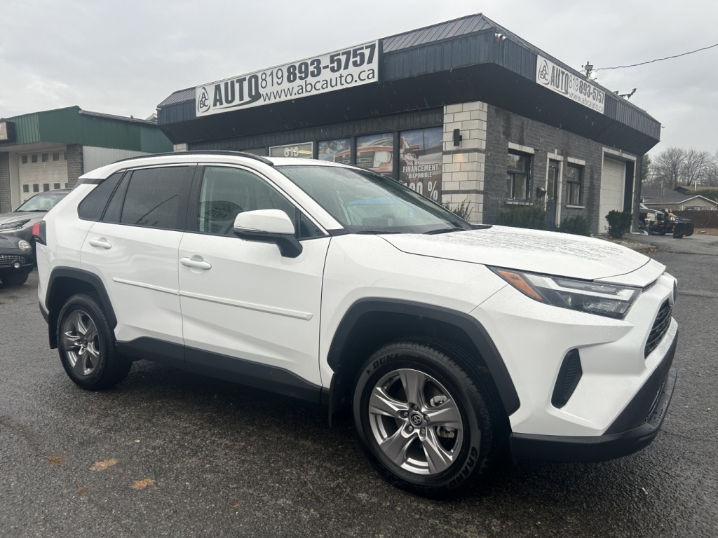 2024 Toyota RAV4 XLE AWD Sunroof Heated Seats 