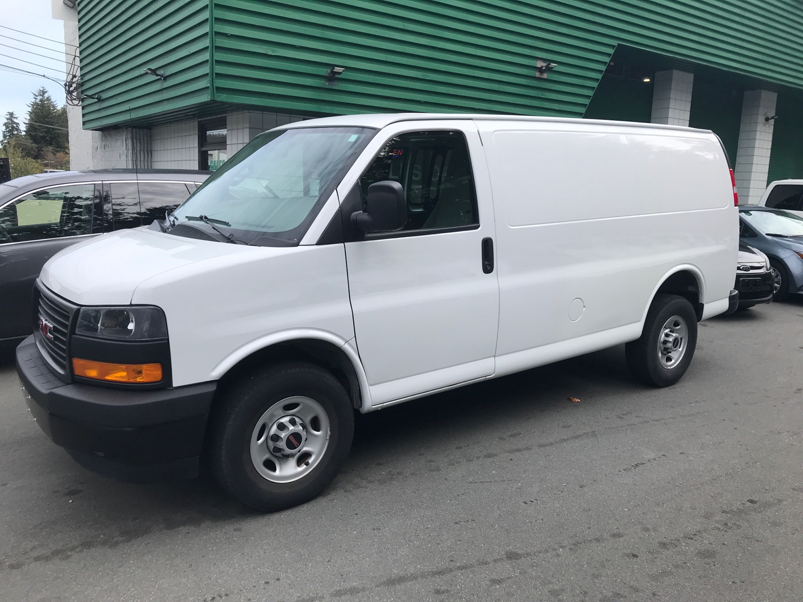 2022 GMC Savana 2500 Cargo Van