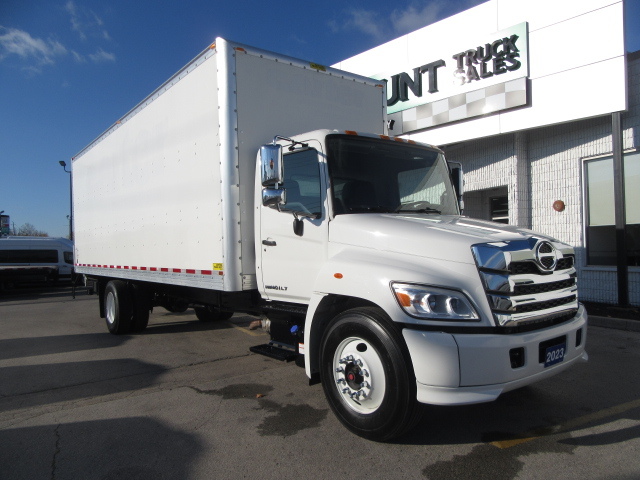 2023 Hino L7 CUMMINS 26FT BOX/PWR LIFT/EXTENDED WARRANTY