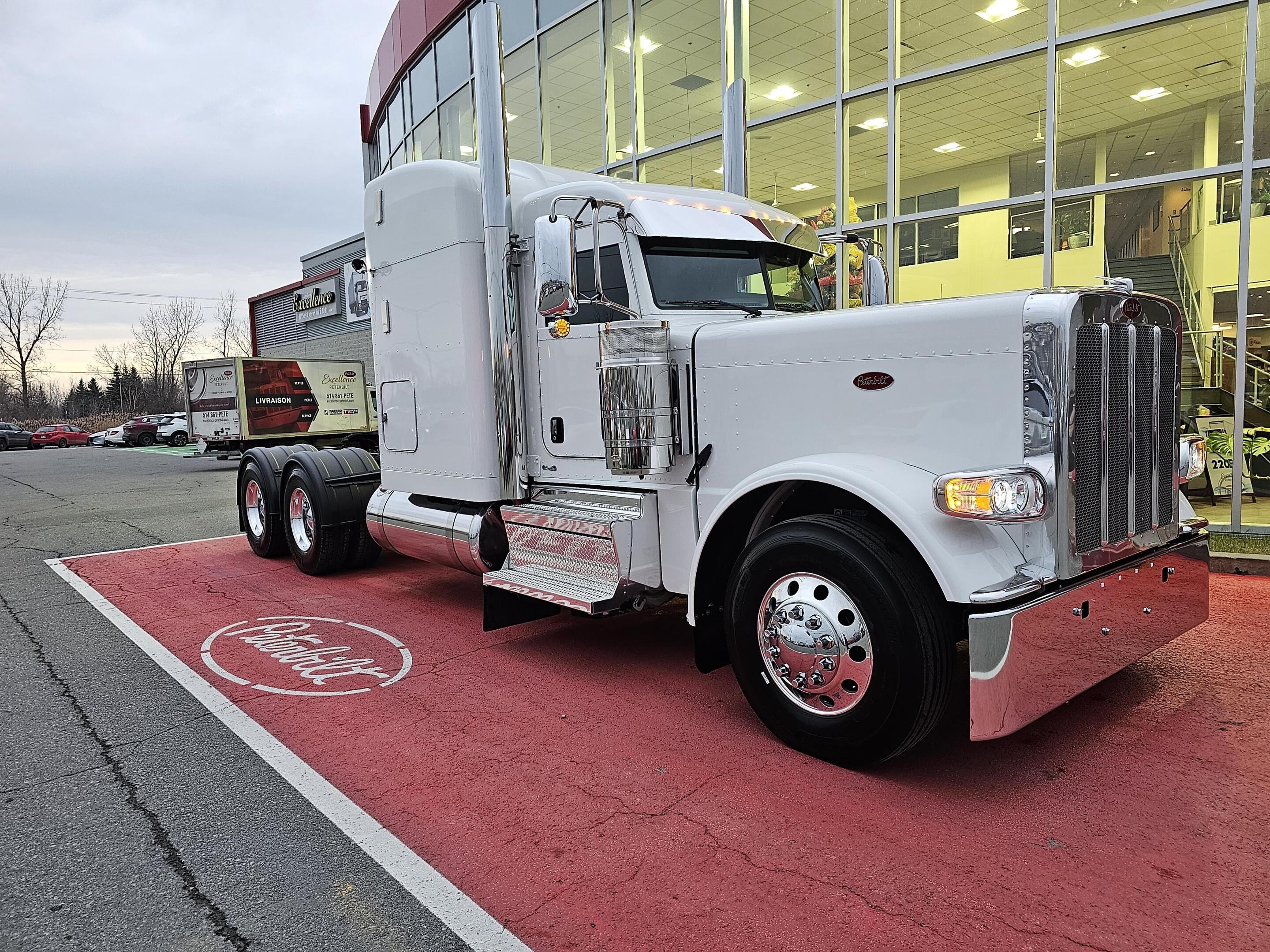 2024 Peterbilt 389 