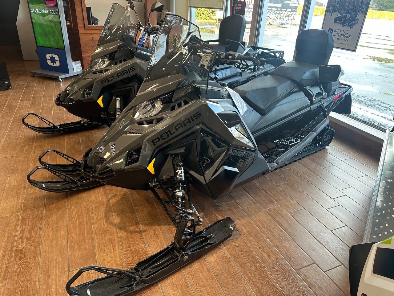 2025 Polaris ProStar S4 INDY Adventure 137 1.35 7S 2 Ans Garantie ou 1000$ de rabais