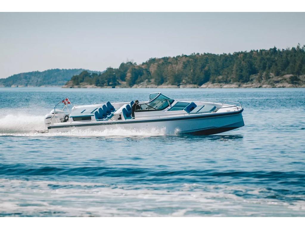 2025 Axopar 37 SPYDER 