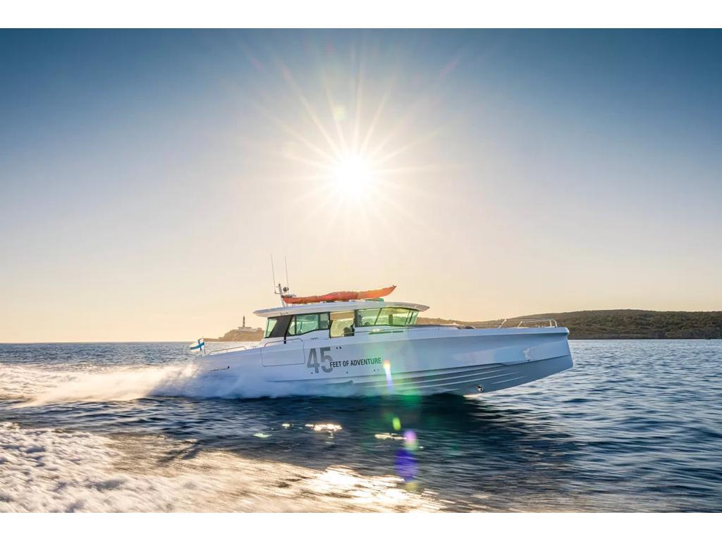 2025 Axopar 45 XC CROSS CABIN 