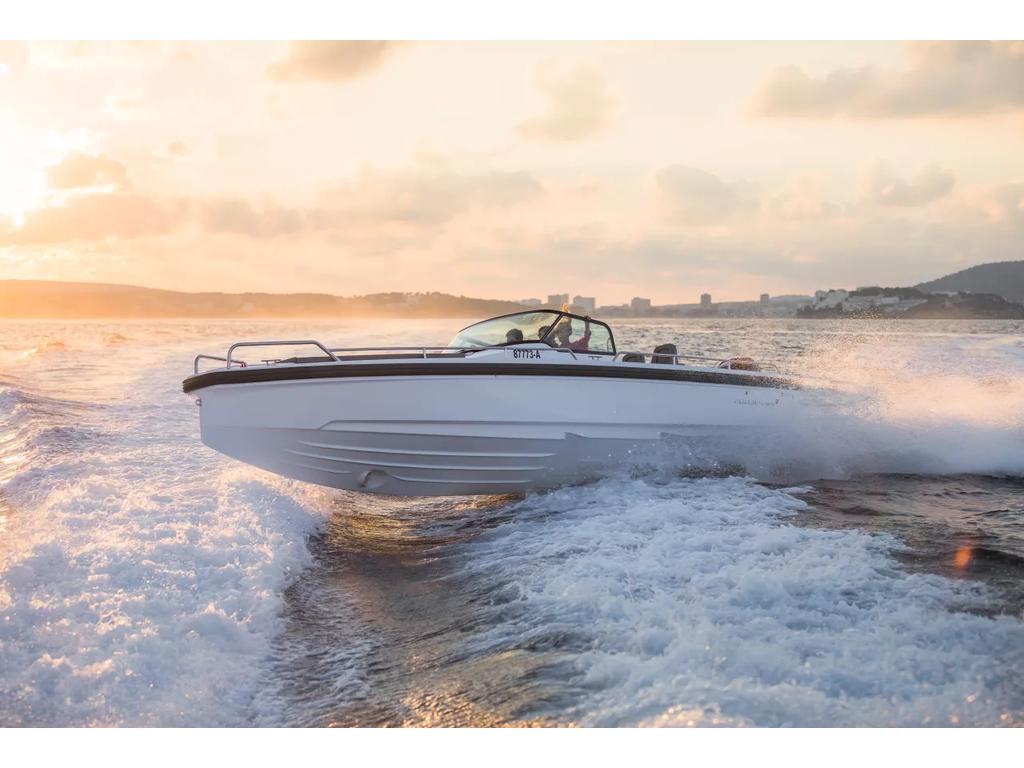 2025 Axopar 28 T-TOP 