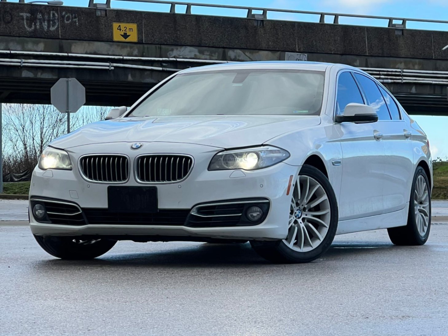 2014 BMW 5 Series 528i xDrive/ CLEAN TITLE/ HARMAN/ KARDON SPEAKER/ 