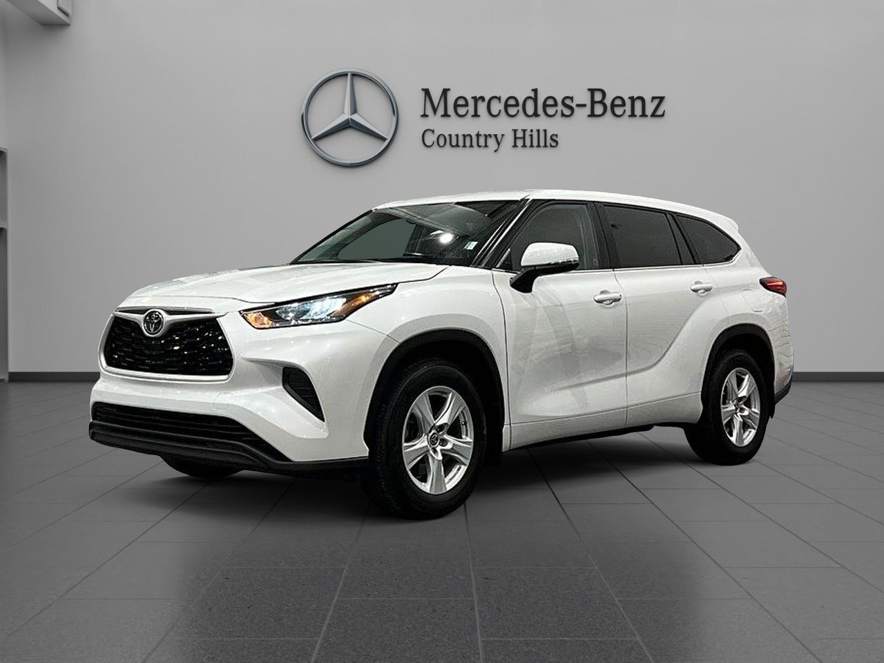 2023 Toyota Highlander LE AWD Warranty until 2027 or 100,000 km's!