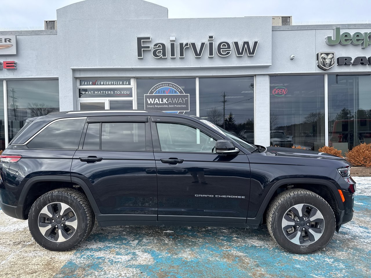 2023 Jeep Grand Cherokee 4xe Limited Loaded charging station, cool seating, hea