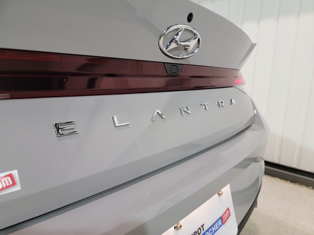 Hyundai Elantra 2022