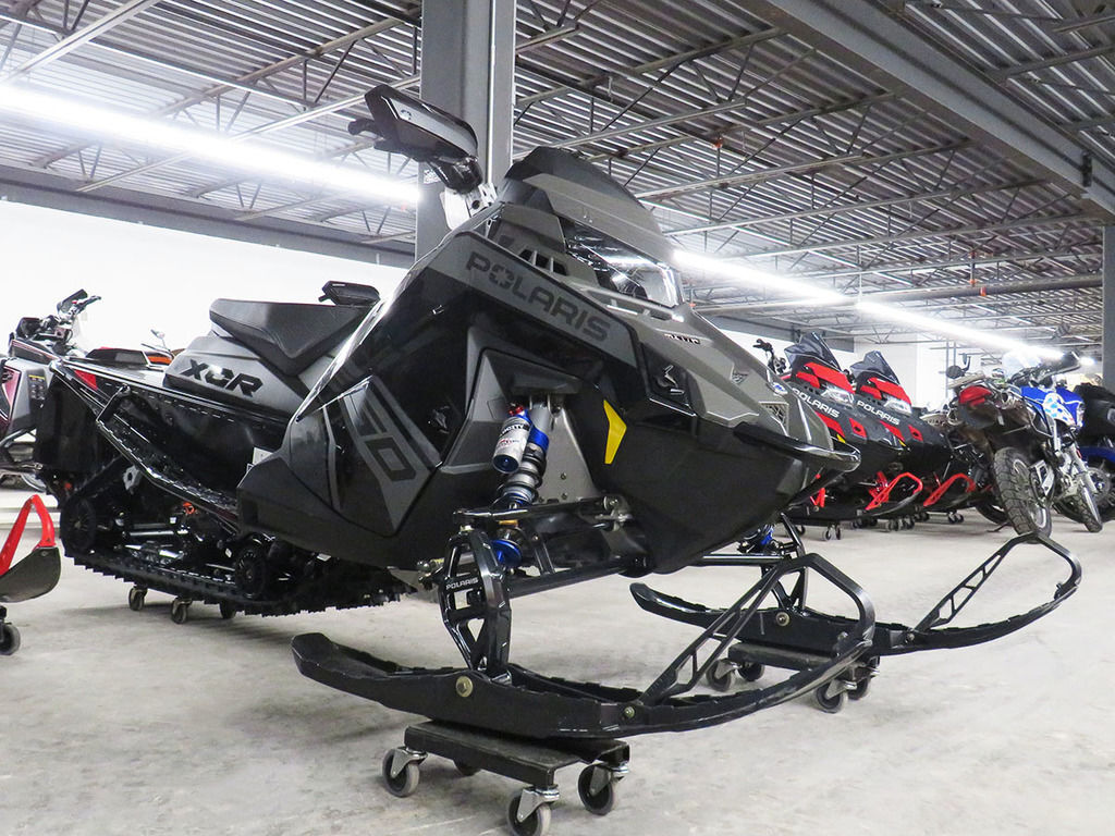 2025 Polaris 850 Indy XCR 136 Shadow Gray / Gloss Black 