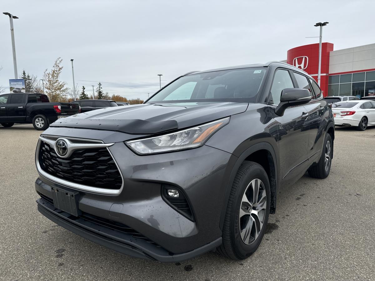 2023 Toyota Highlander XLE AWD | HEATED LEATHER+STEER | HOMELINK | 8-PASS