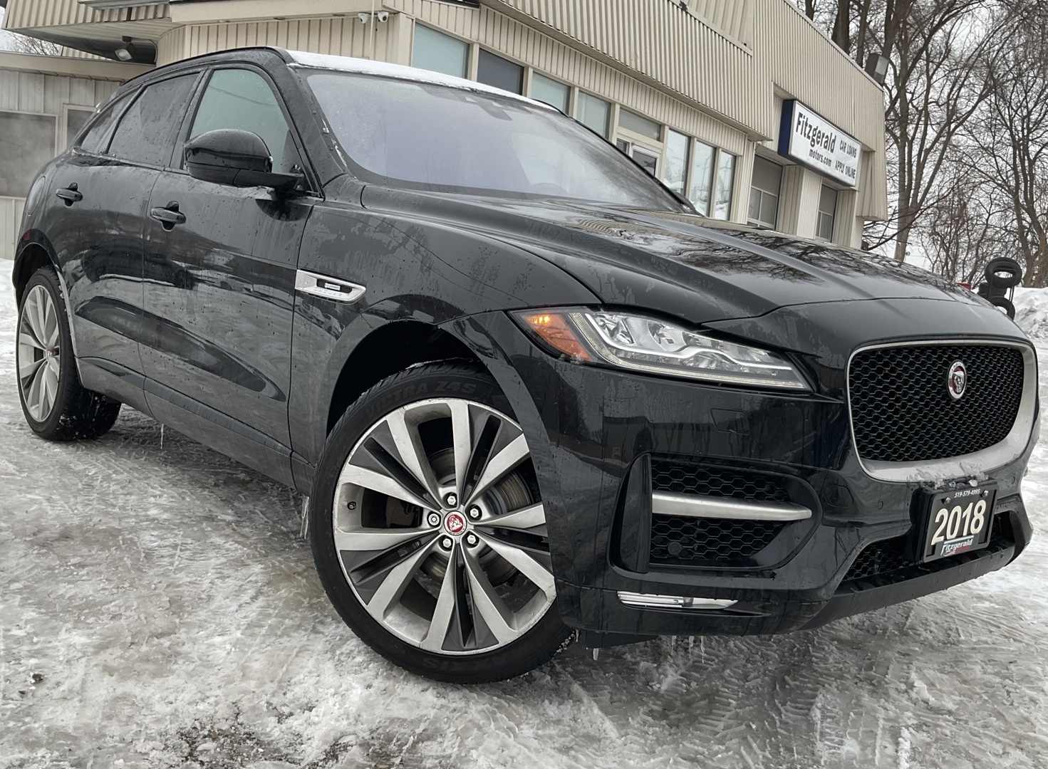 2018 Jaguar F-Pace 30t R-Sport - LEATHER! NAV! BACK-UP CAM! BSM! PANO