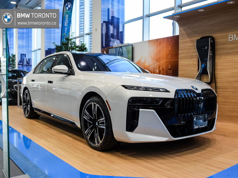 2024 BMW i7 xDrive60 Sedan YEAR OF END SAVINGS