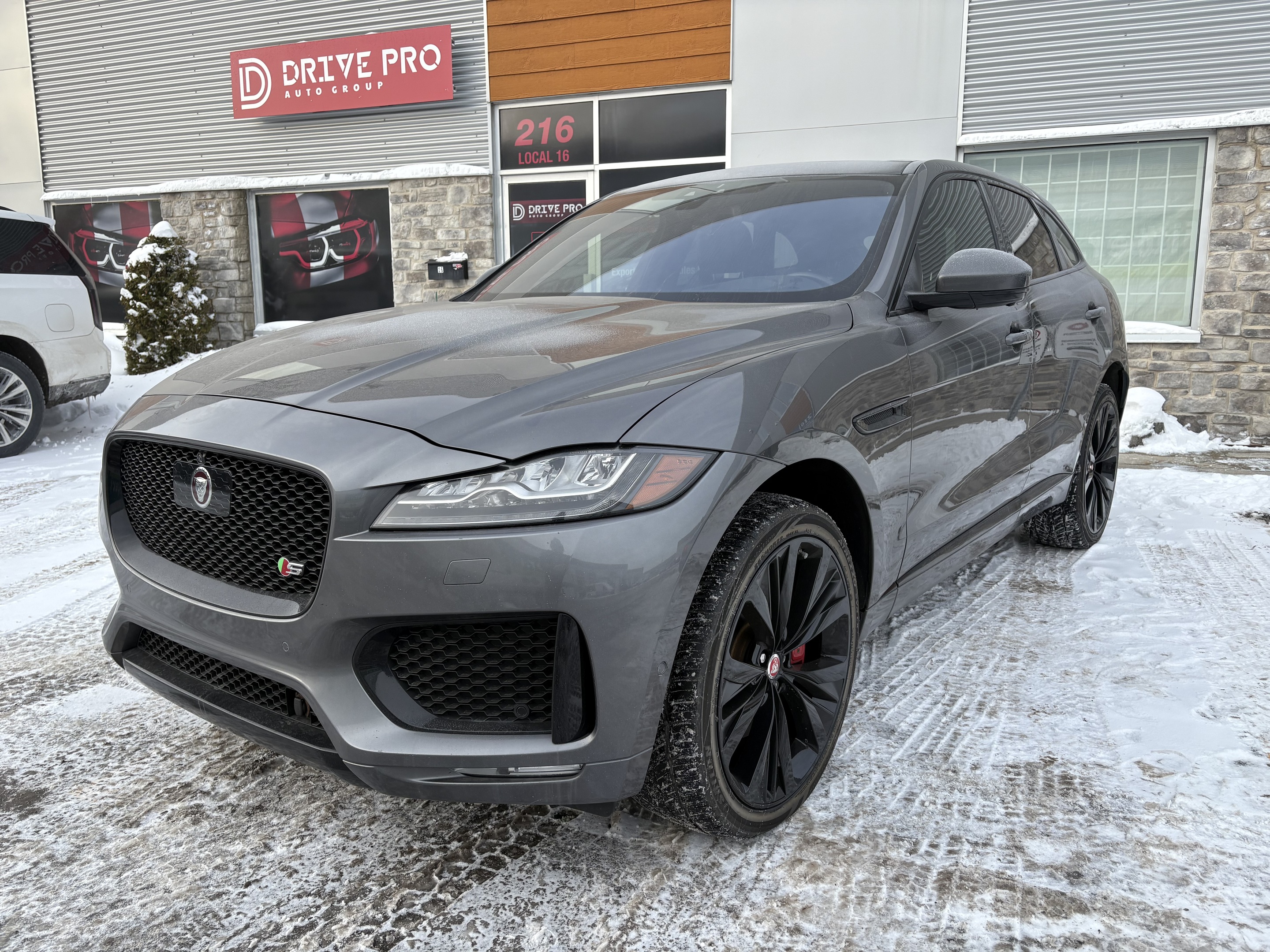 2017 Jaguar F-Pace AWD 4dr S