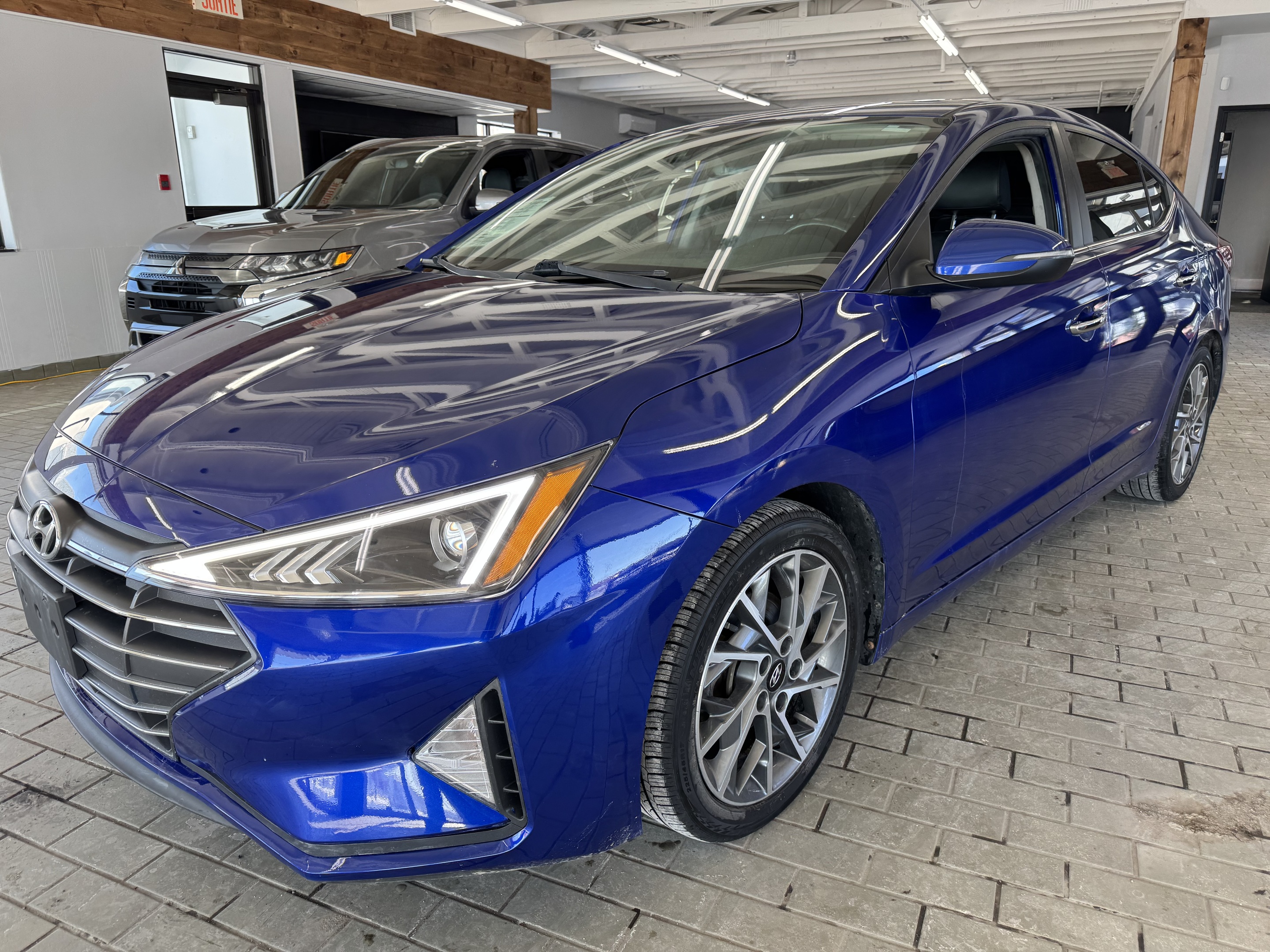 2020 Hyundai Elantra Luxury IVT
