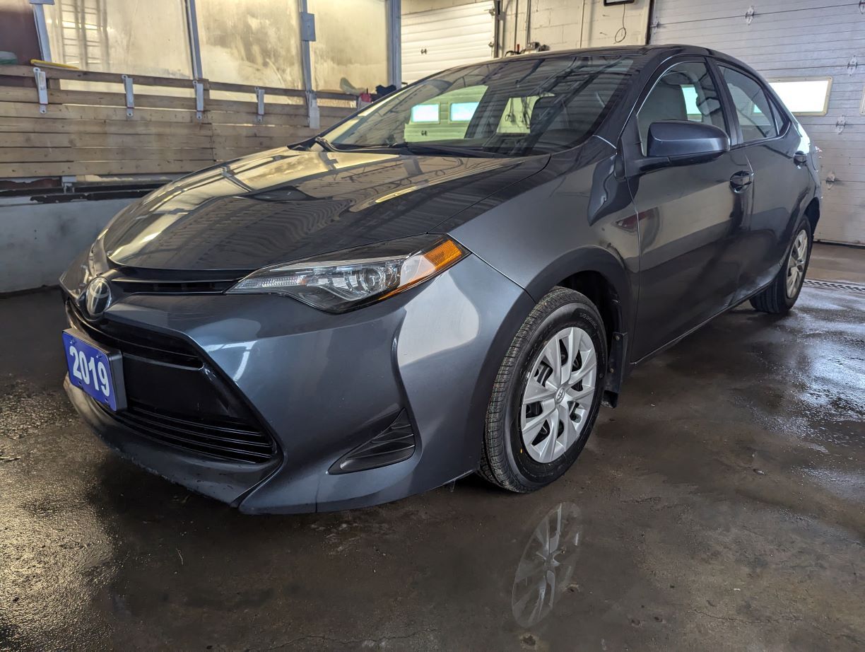 2019 Toyota Corolla SE   IMPRESSIVE FUEL ECONOMY!!