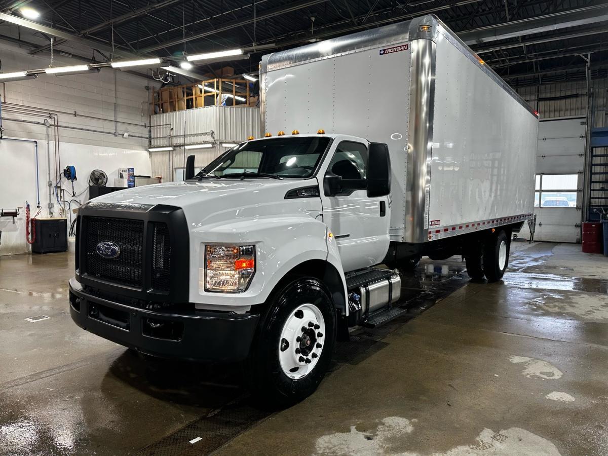2025 Ford F-650 6.7L DIESEL| 24' FOURGON| MONTE CHARGE 3300LB|NEUF