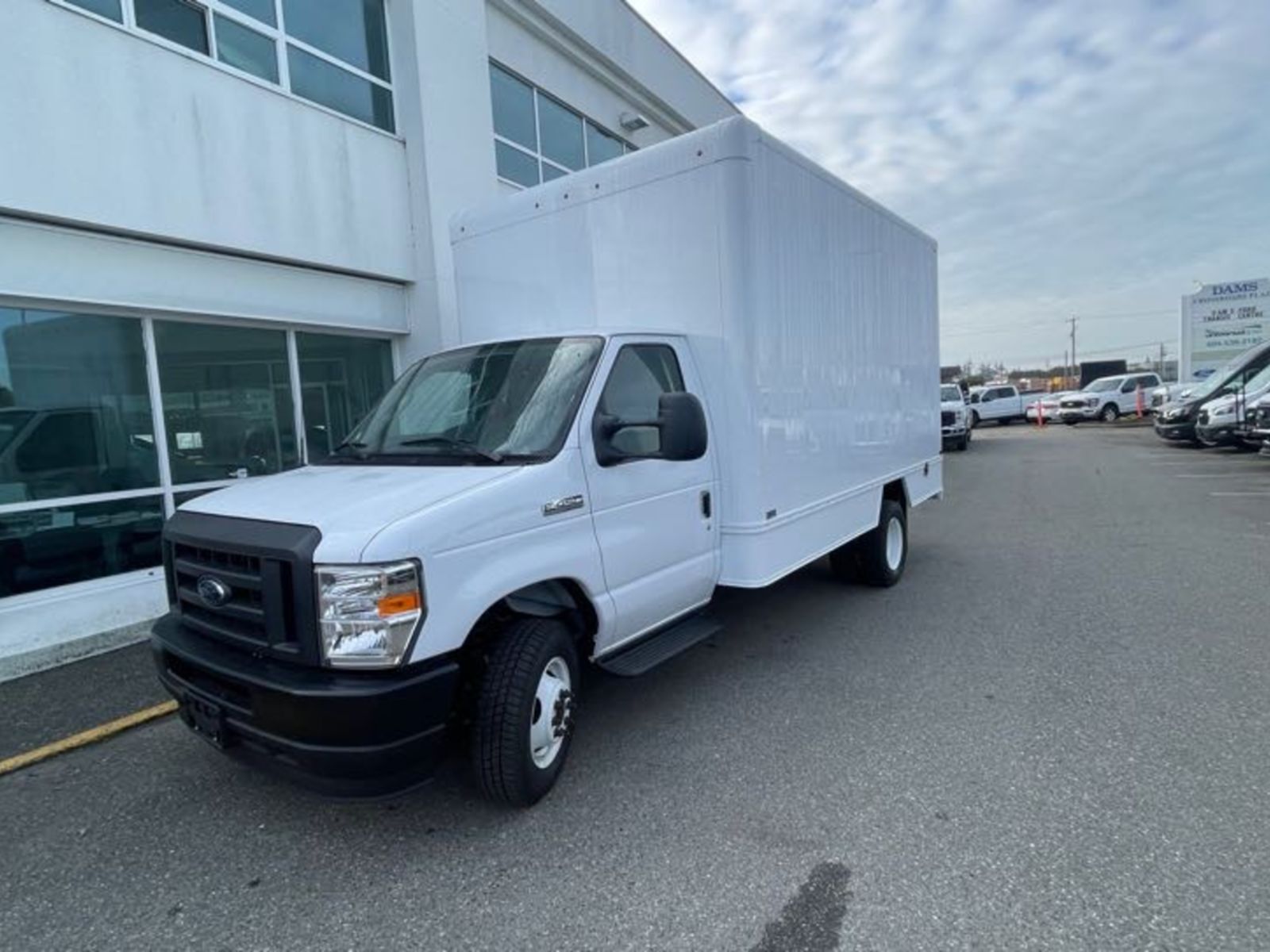 2024 Ford E-Series Cutaway E-450 DRW 158 WB