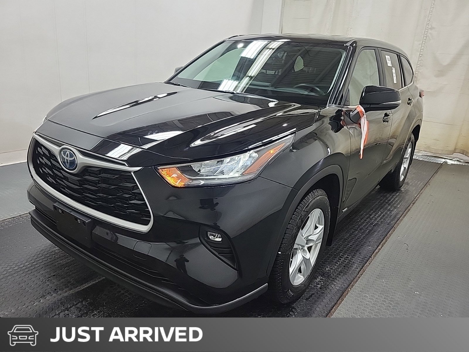 2023 Toyota Highlander Hybrid LE *IN-TRANSIT VEHICLE*