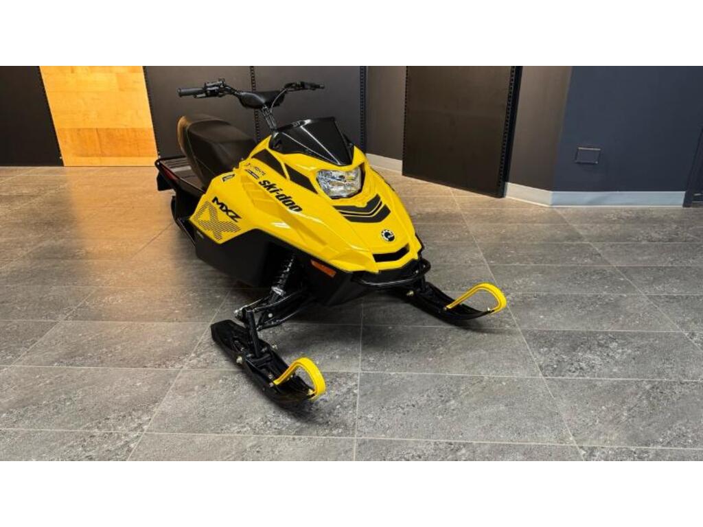 2025 Ski-Doo MXZ 200