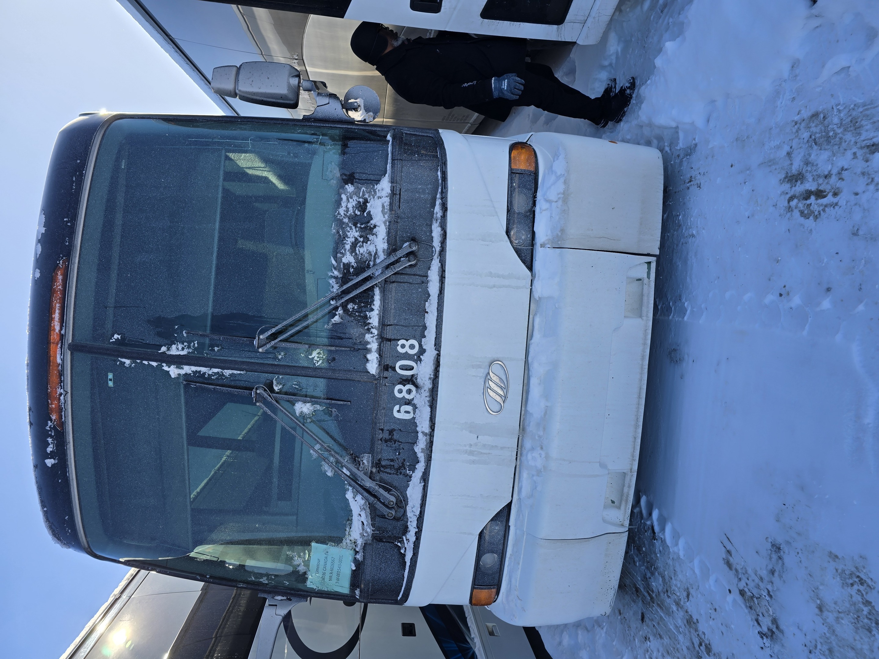 2009 MCI J-4500 READY TO GO , GOOD COACH  $ 115,000 CND 