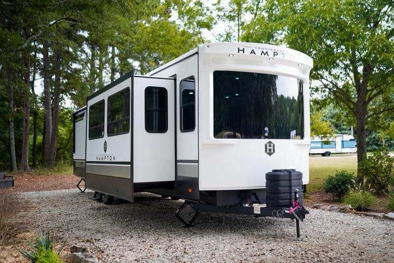2025 Hampton 372FDB 