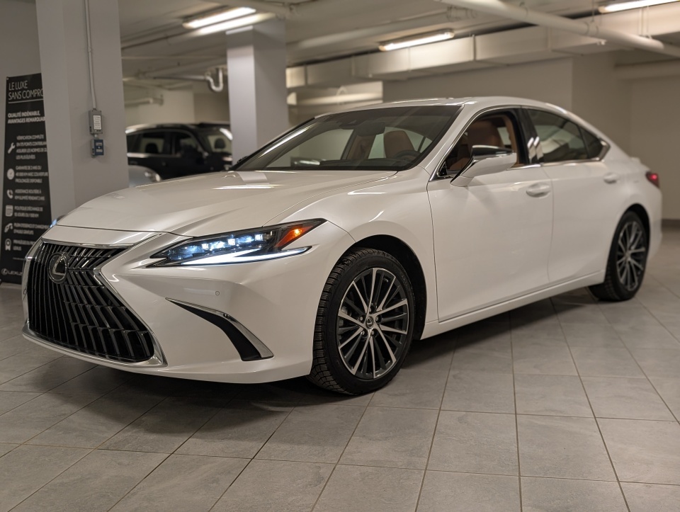 2025 Lexus ES 300h Luxury + SENSOR + NAV + TOIT