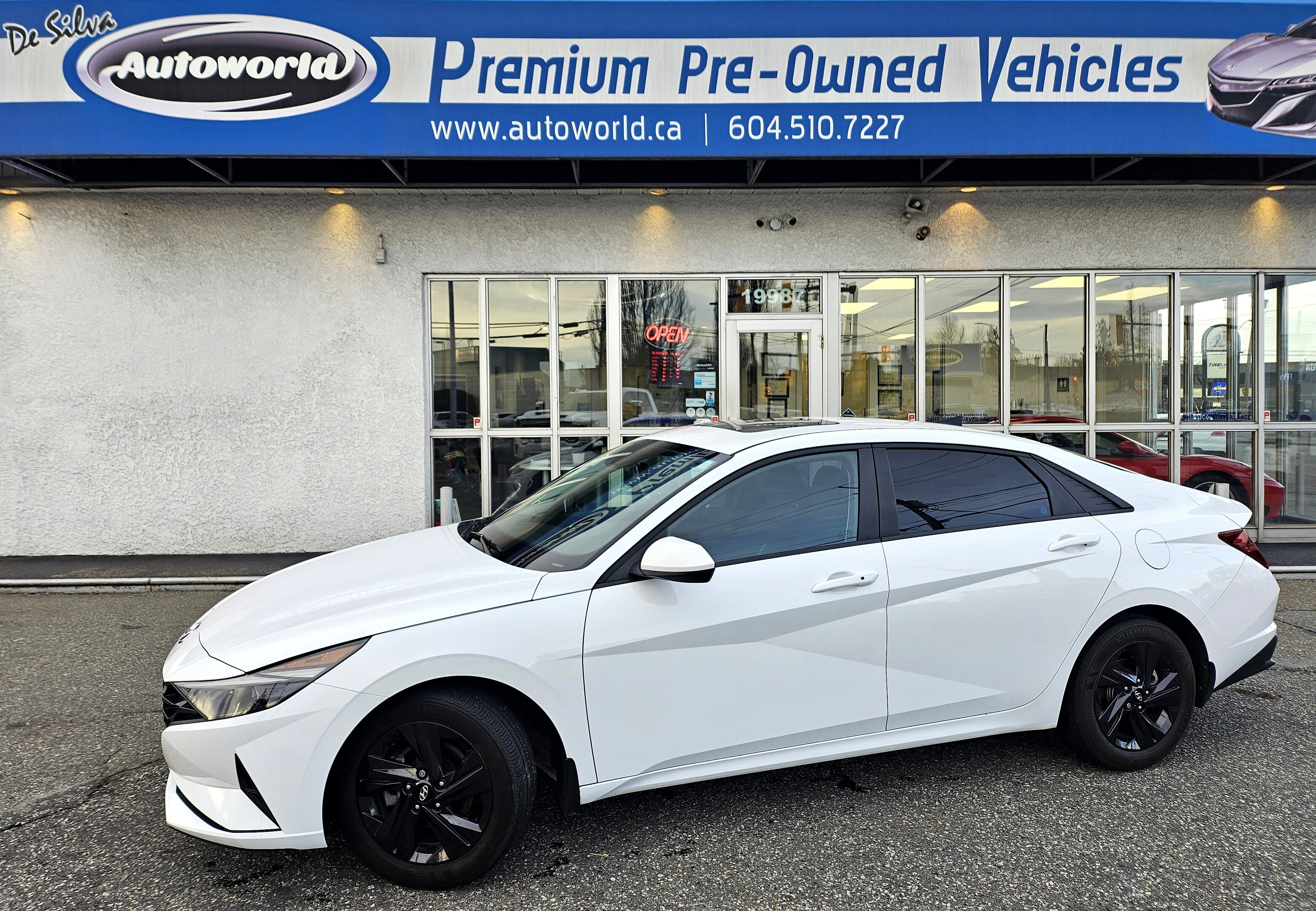 2022 Hyundai Elantra Preferred IVT w/Sun & Tech Package *Sunroof*