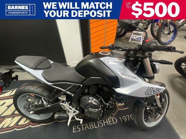 2024 Suzuki GSX-8S 