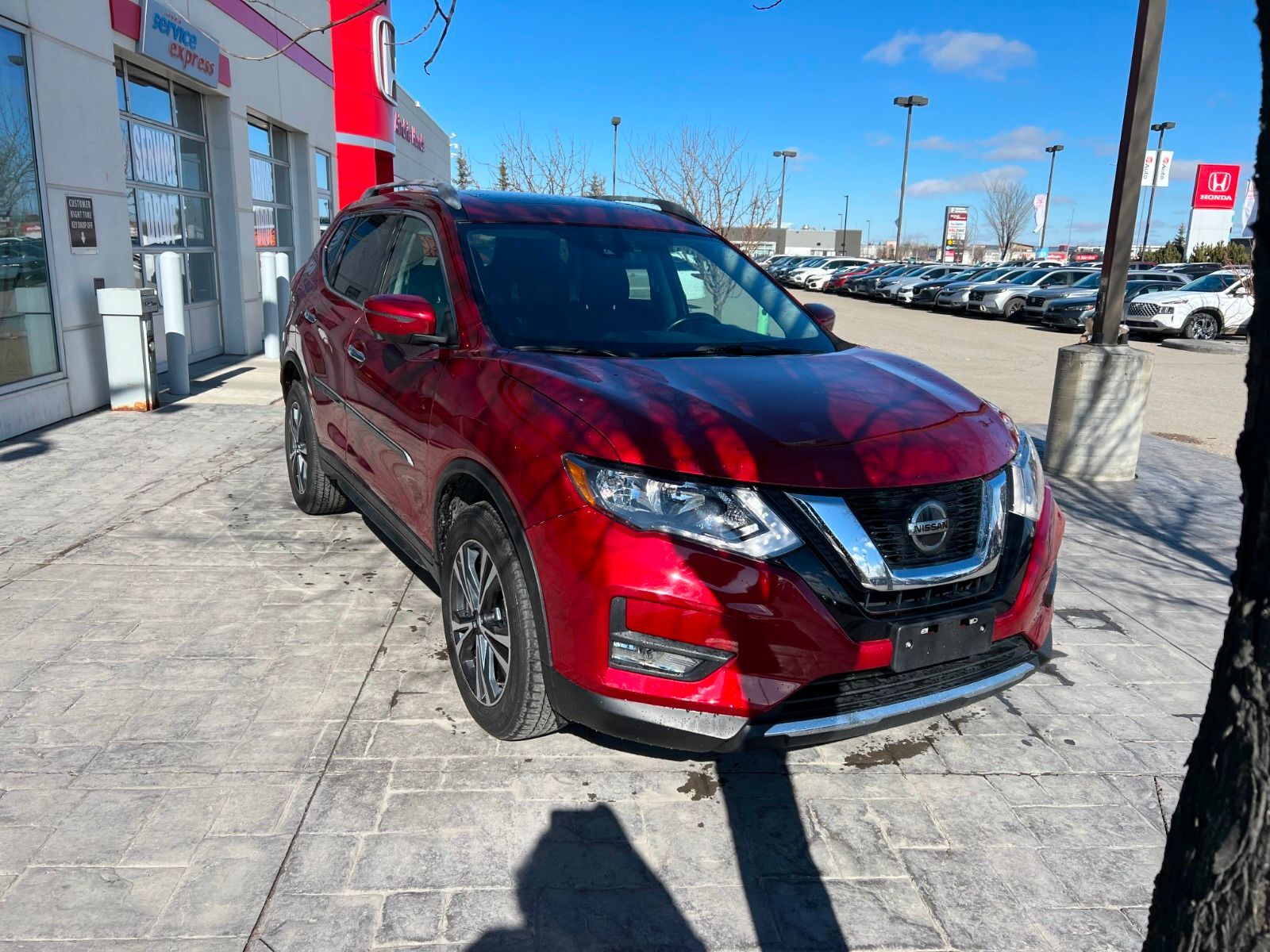 2020 Nissan Rogue SV: BACK UP CAMERA, HEATED SEATS, MOON ROOF!