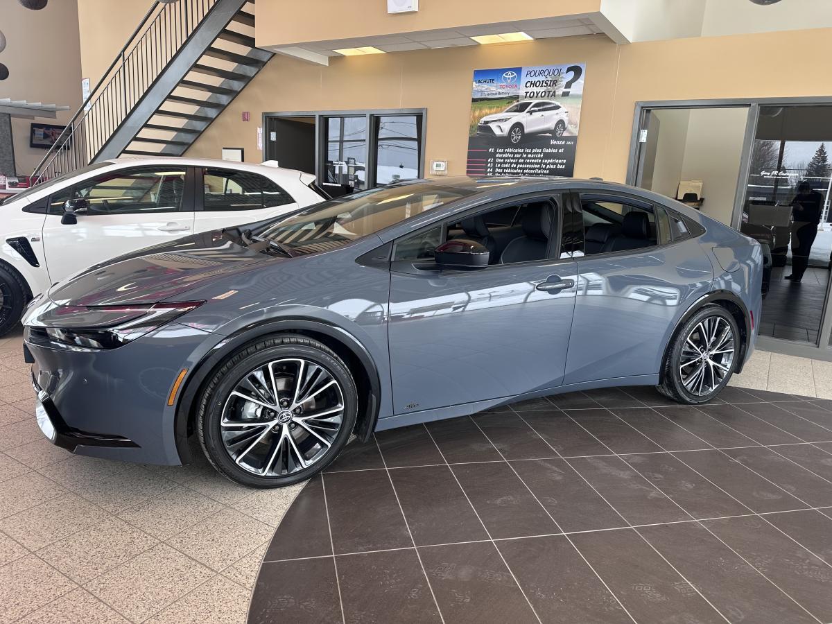 2024 Toyota Prius **XLE**AWD-E**DISPONIBLE MAINTENANT**