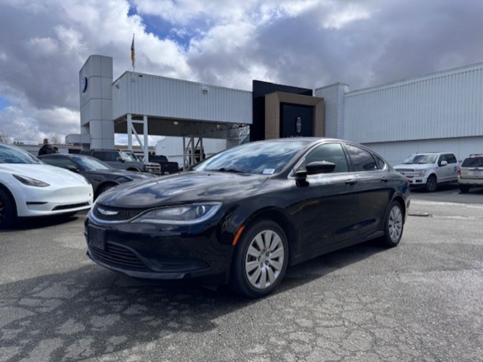 2017 Chrysler 200 4dr Sdn LX FWD