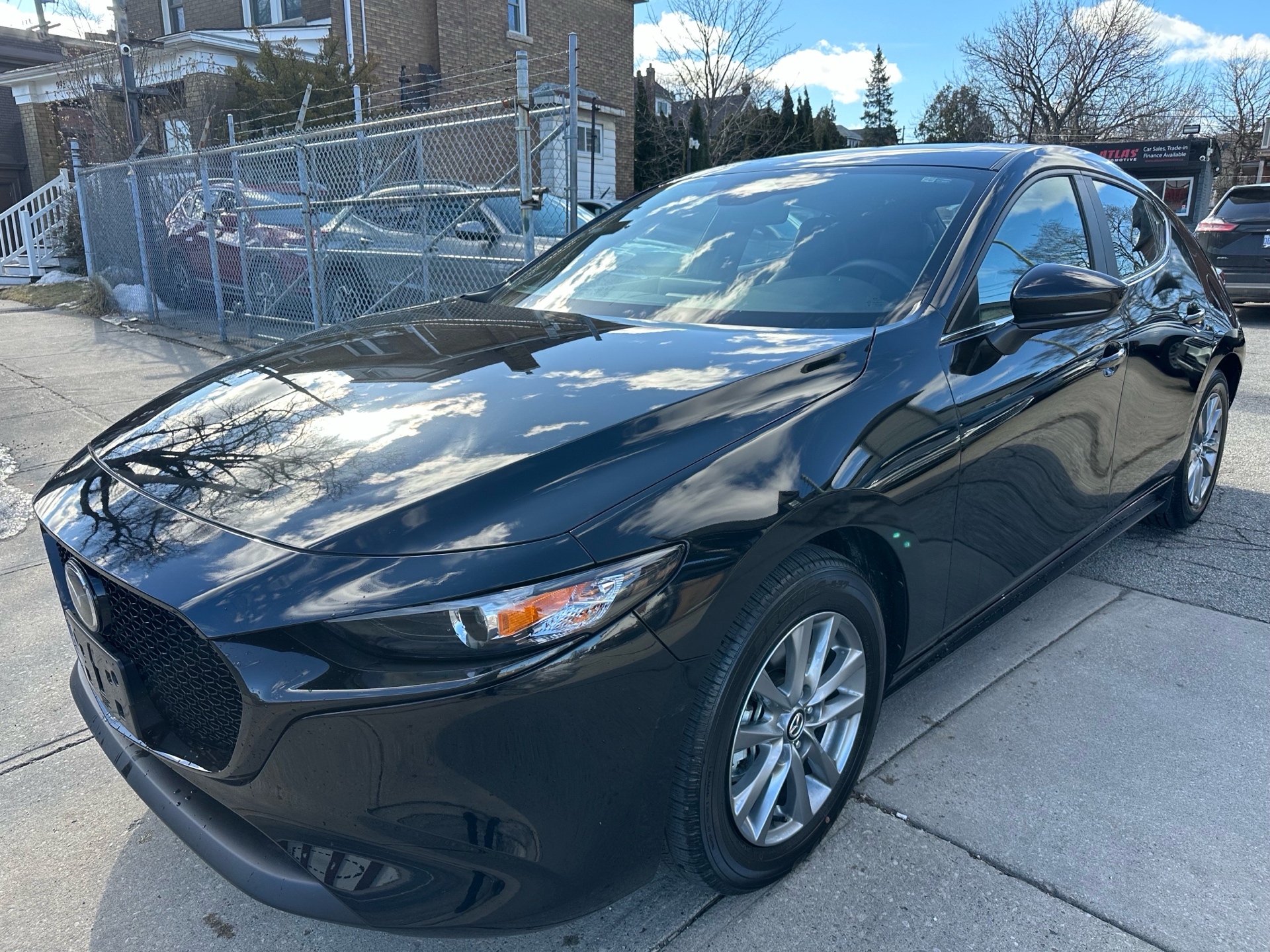 2025 Mazda Mazda3 Sport GS Auto FWD& leather and sunroof