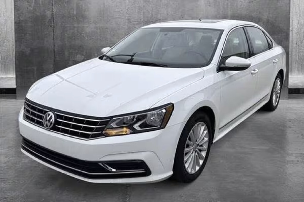 2017 Volkswagen Passat 1.8 TSI / Comfortline Pkg / Navigation / Sunroof /